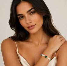 Load image into Gallery viewer, Cocktail Pearls Bracelet Emerald