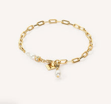 Load image into Gallery viewer, Modern chain bracelet with freshwater pearl charms gold