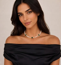 Load image into Gallery viewer, Cocktail Pearls Necklace Emerald
