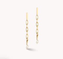 Load image into Gallery viewer, Modern chain earrings with freshwater pearl charms gold
