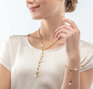 Modern chain necklace with freshwater pearl charms gold