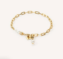 Load image into Gallery viewer, Modern chain bracelet with freshwater pearl charms gold
